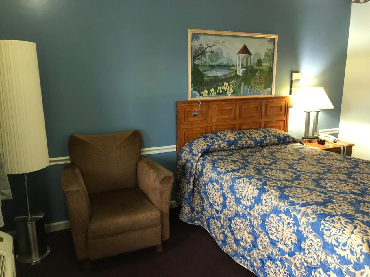 Village Motel Lovingston